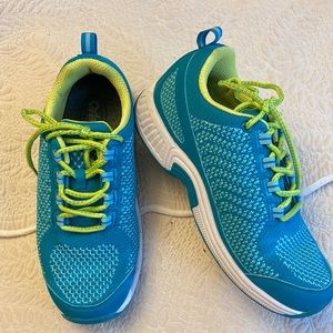 OrthoFeet: The Ultimate Walking Shoe; Women’s size 7 WIDE.